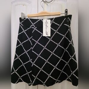 NEW Lulu-B SIze XS Black and White Chain Skort